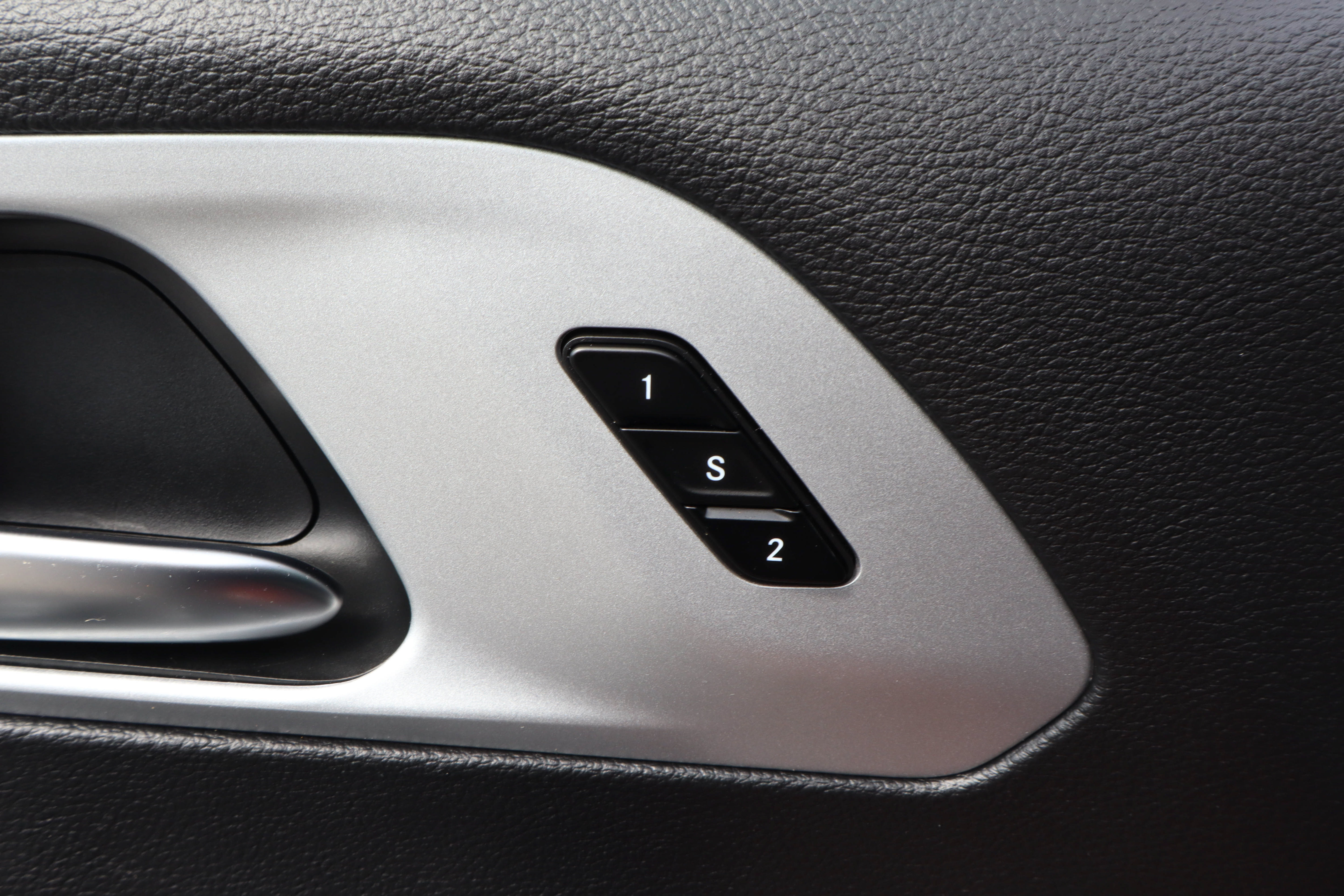 Used 2025 Chrysler Pacifica Limited FWD image 15