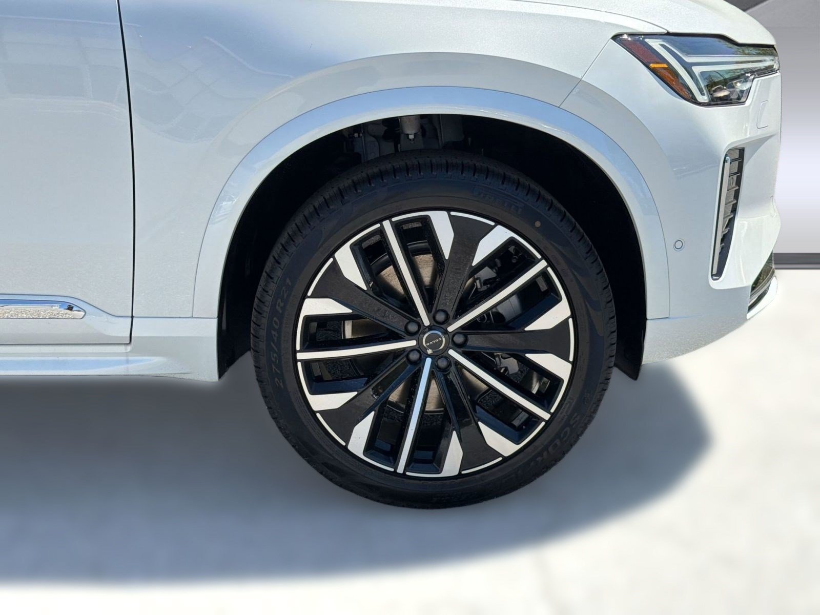 New 2026 Volvo XC90 B6 Plus w/ Protection Package Premier AWD/4WD image 11