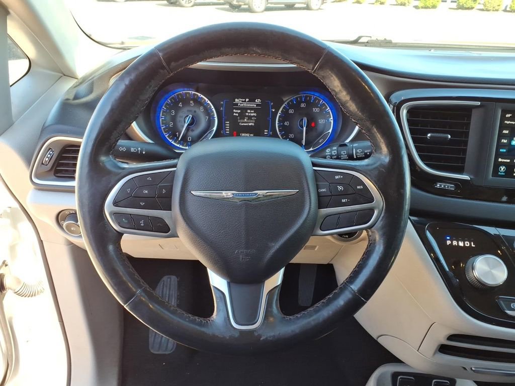 Used 2019 Chrysler Pacifica Touring-L image 21