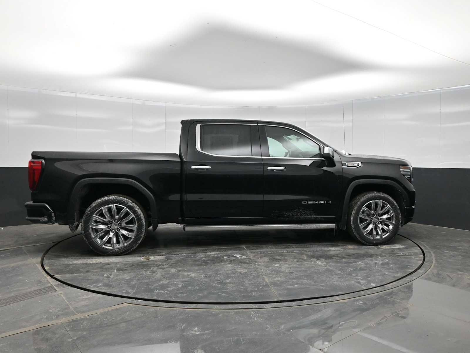 New 2026 GMC Sierra 1500 Denali w/ Denali Reserve Package image 9
