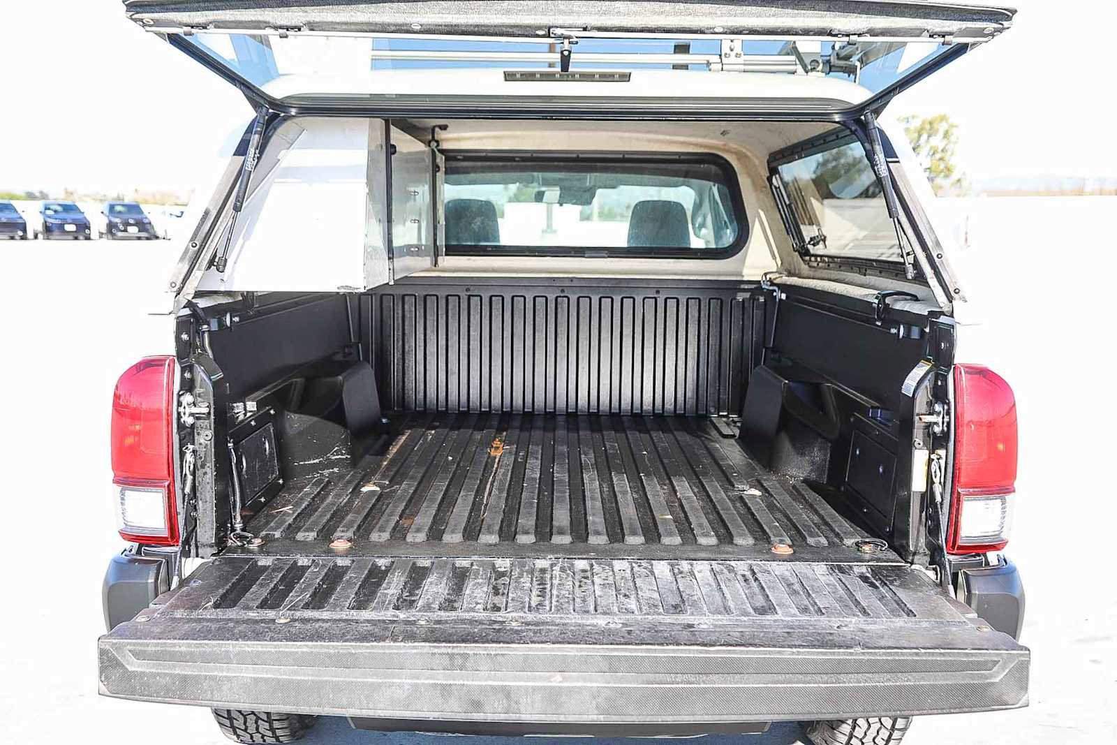 Certified 2018 Toyota Tacoma SR image 27