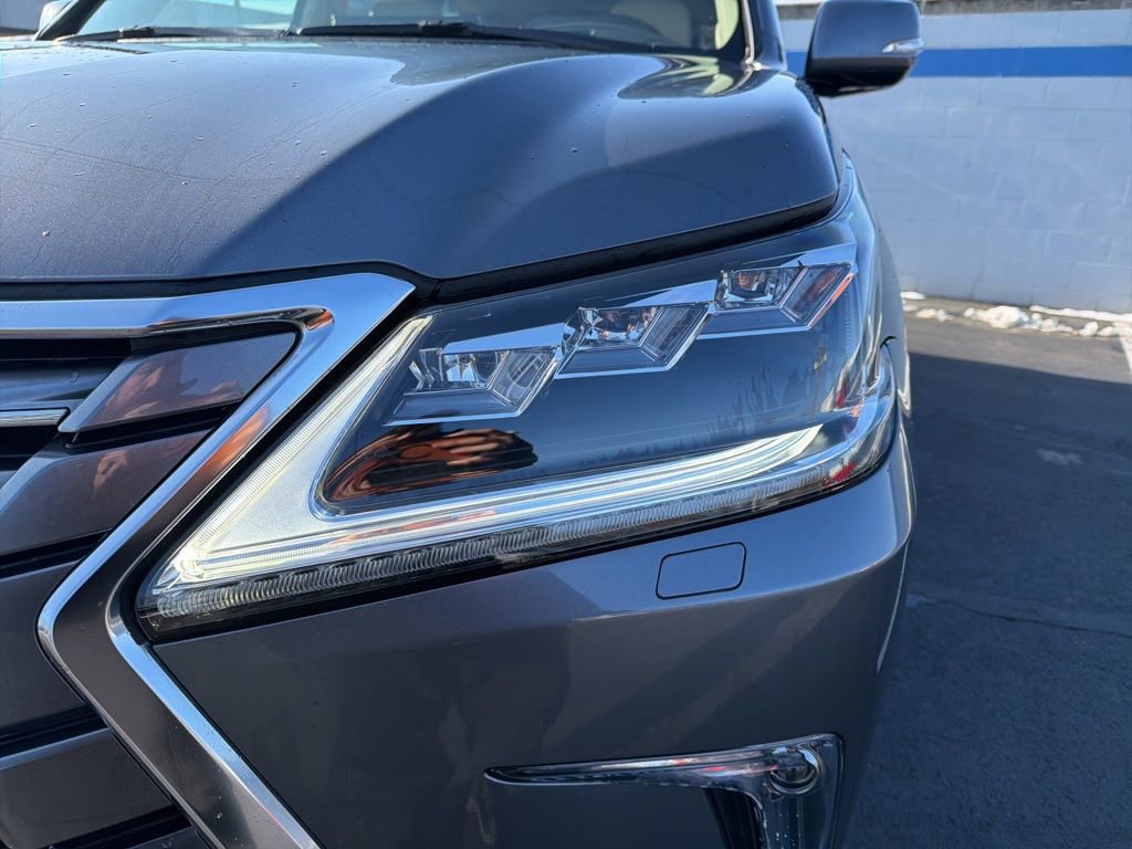 Used 2020 Lexus LX 570 4WD w/ Luxury Package image 9