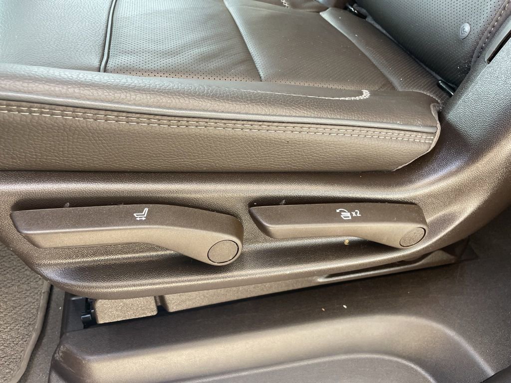 Used 2024 GMC Yukon XL Denali w/ Advanced Technology Package image 47