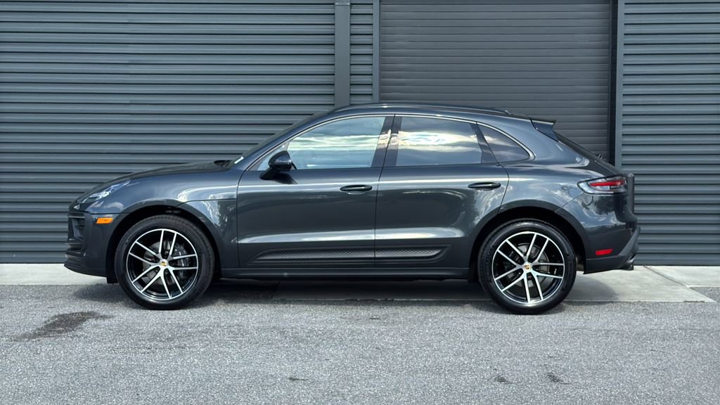 Certified 2025 Porsche Macan image 2