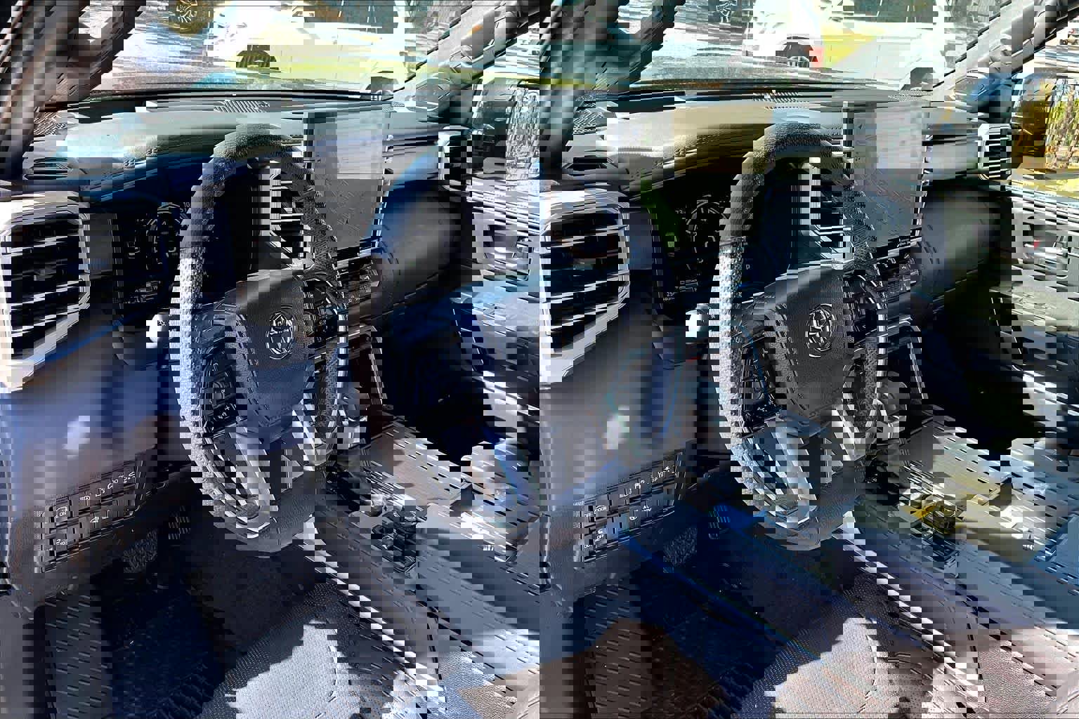 Used 2024 Toyota Sequoia Platinum image 18