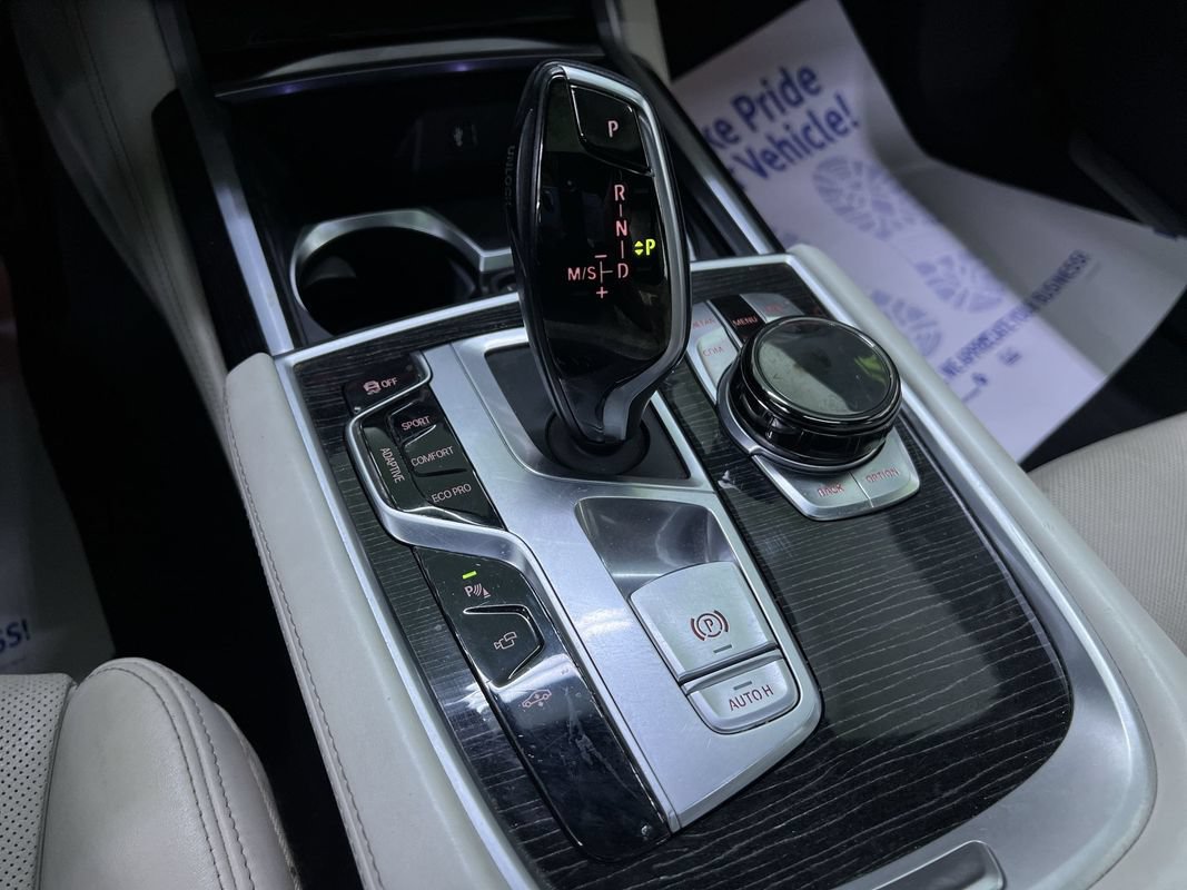 Used 2018 BMW 750i xDrive AWD/4WD image 25