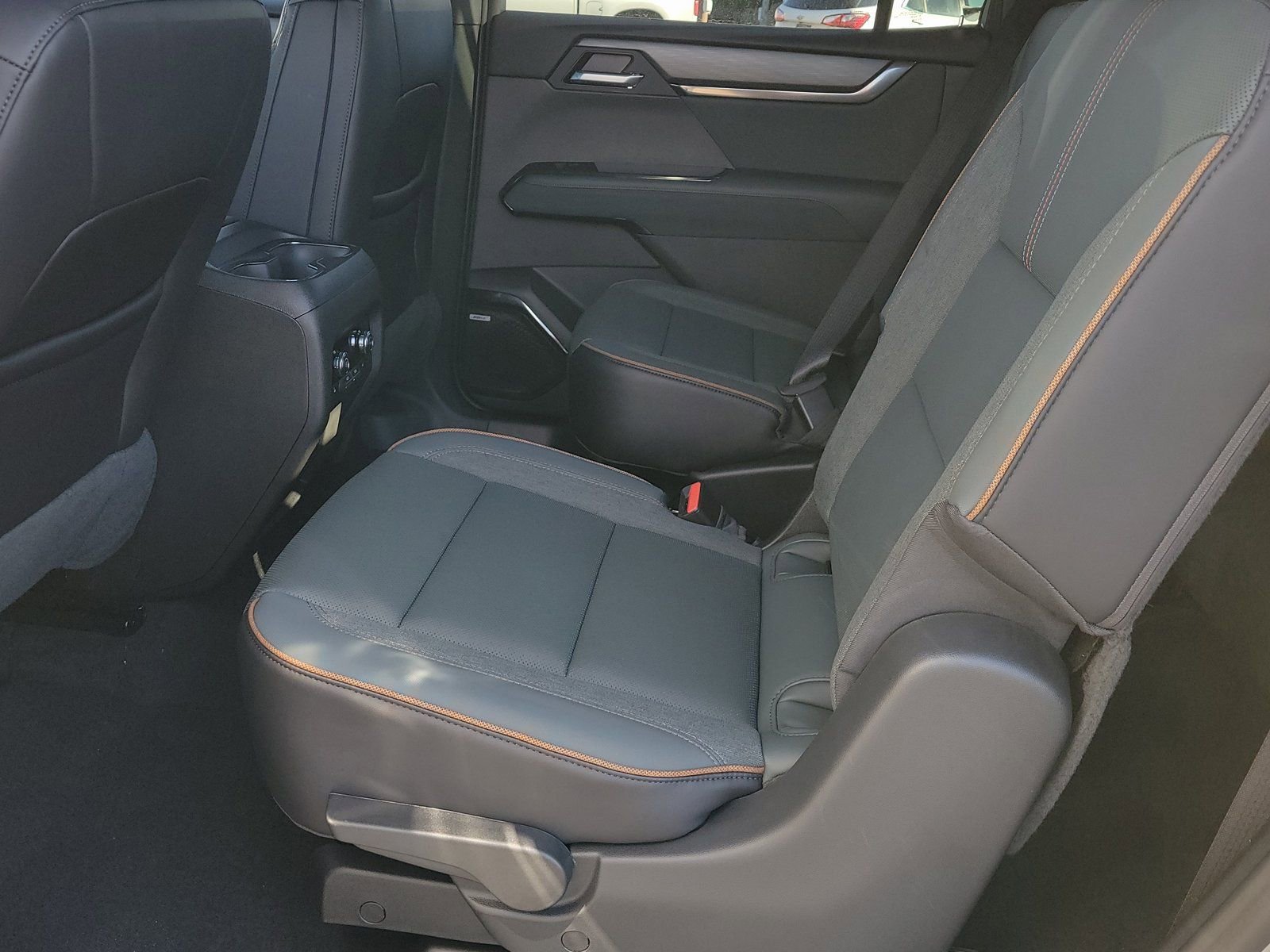 New 2026 GMC Acadia AT4 w/ Luxury Package AWD/4WD image 7