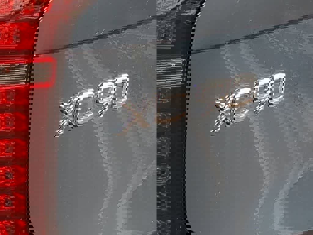 New 2026 Volvo XC90 B5 Plus w/ Protection Package Premier image 12