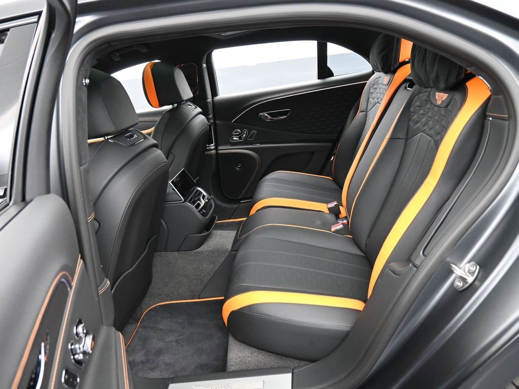 Used 2025 Bentley Flying Spur Plug-In Hybrid image 27