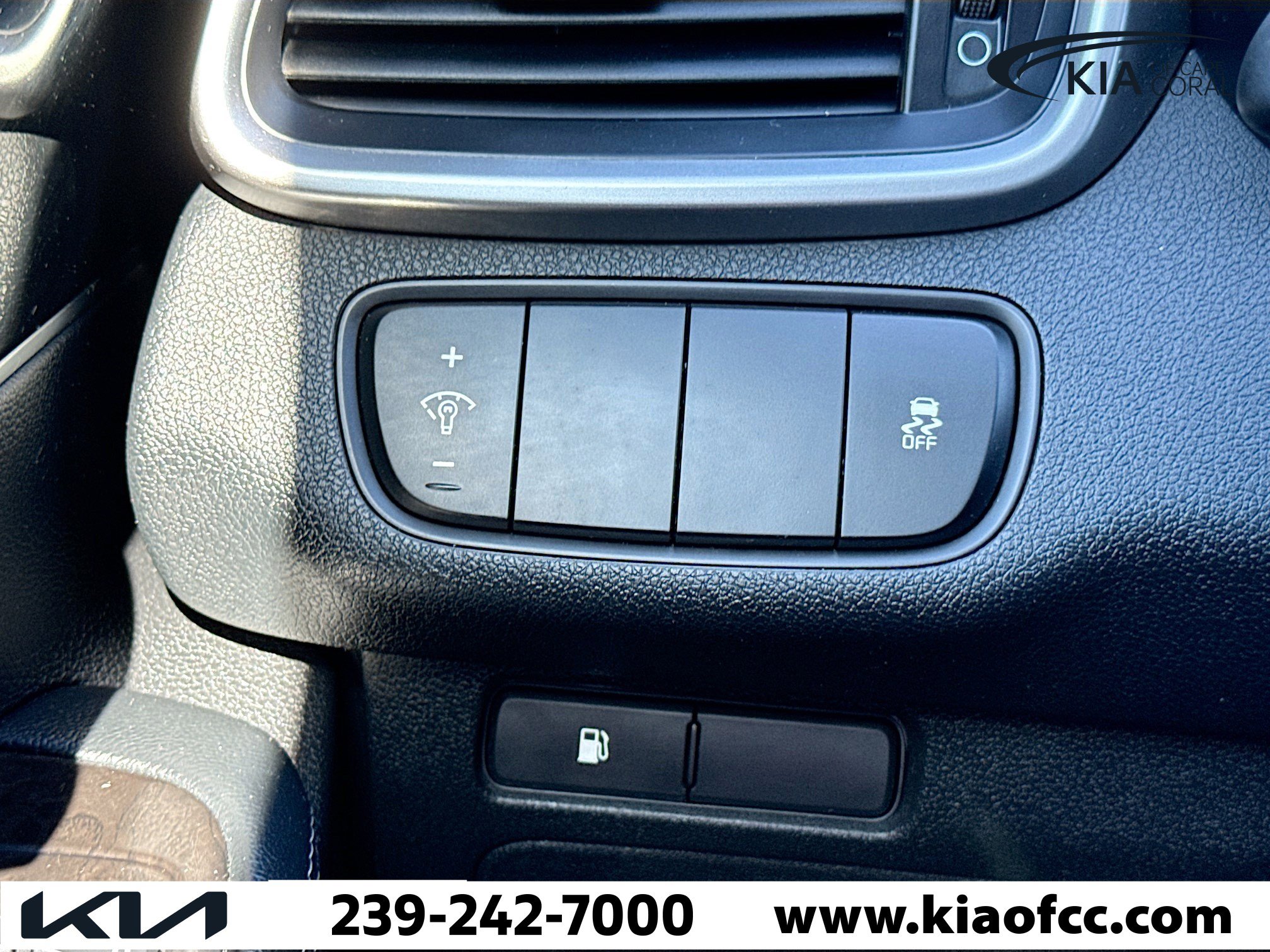 Used 2017 Kia Sorento LX w/ LX Convenience Package image 32