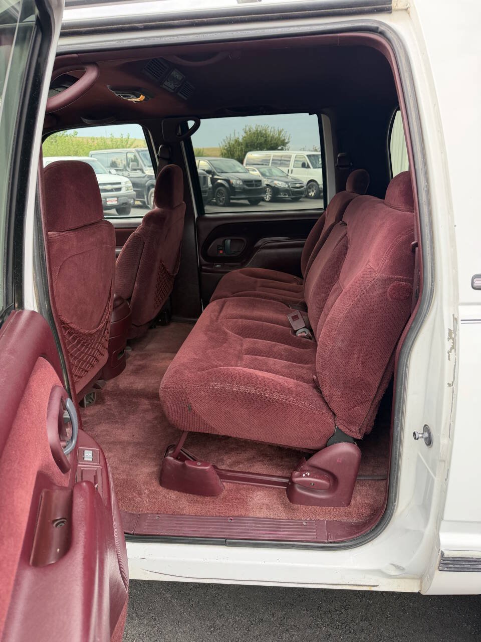 Used 1999 GMC Suburban 4WD w/ Marketing Opt Pkg 2 image 17