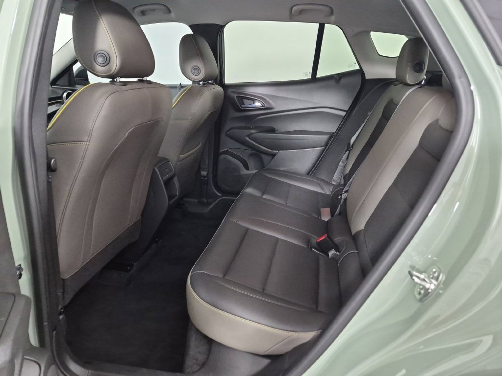 Used 2025 Chevrolet Trax ACTIV w/ Driver Confidence Package FWD image 30