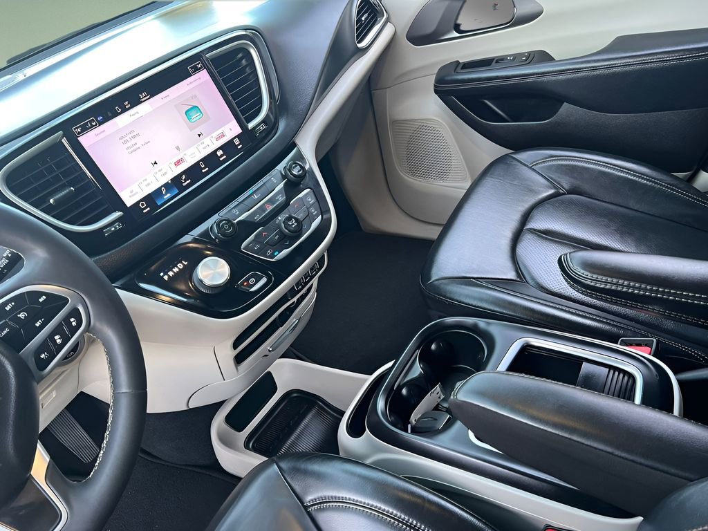 Used 2022 Chrysler Pacifica Touring-L FWD image 14
