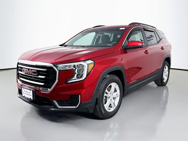 Used 2024 GMC Terrain SLE w/ Driver Convenience Package image 3