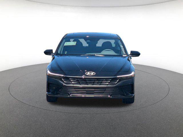 Used 2025 Hyundai Elantra SEL FWD image 2