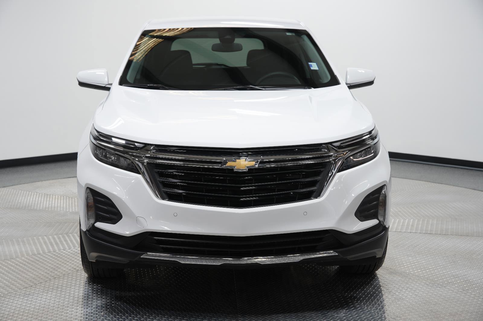 Used 2024 Chevrolet Equinox LT image 2