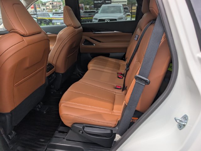 Used 2023 INFINITI QX60 Sensory w/ Cargo Package AWD/4WD image 17