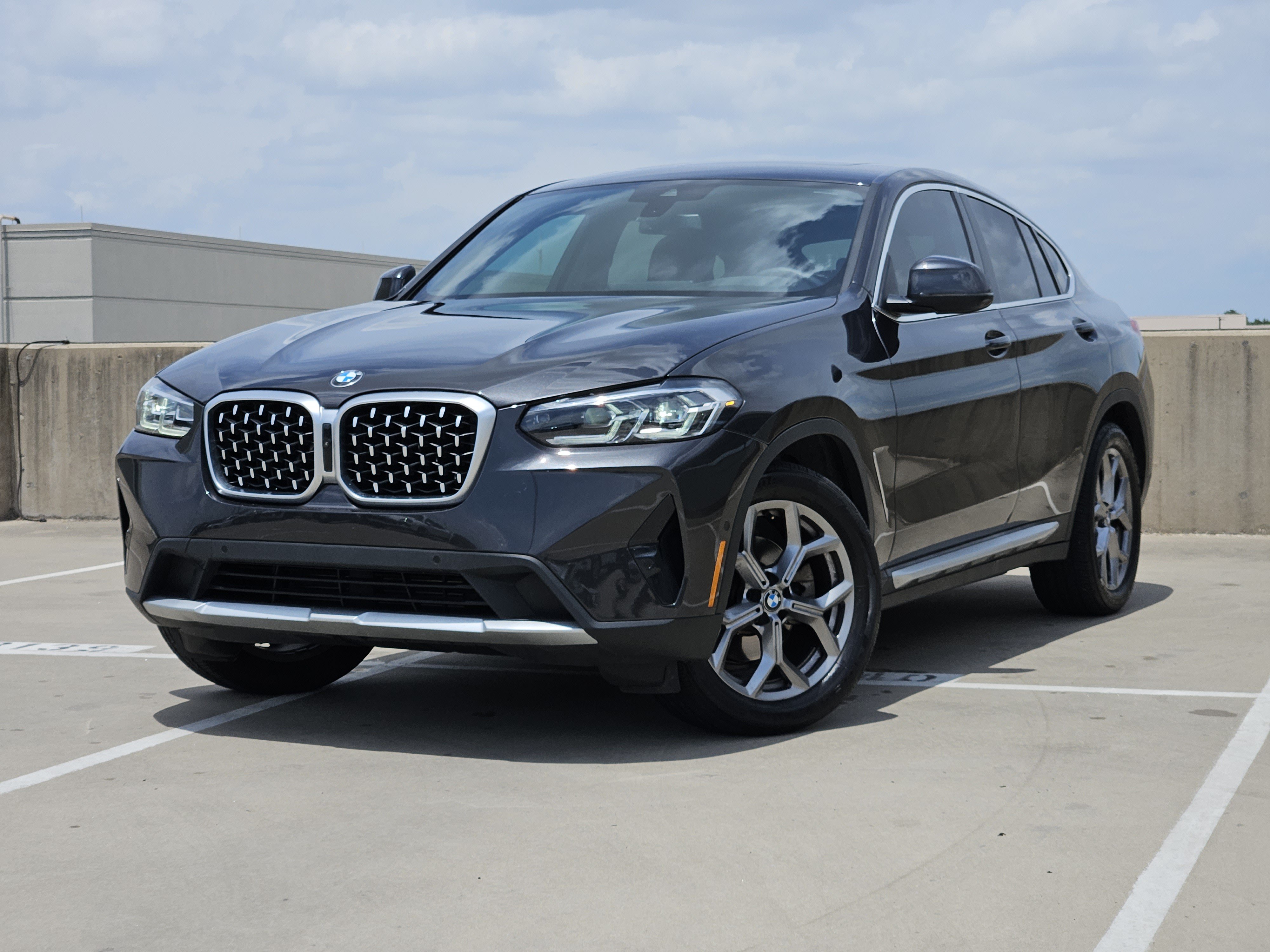 Used 2024 BMW X4 xDrive30i w/ Parking Assistance Package AWD/4WD image 1