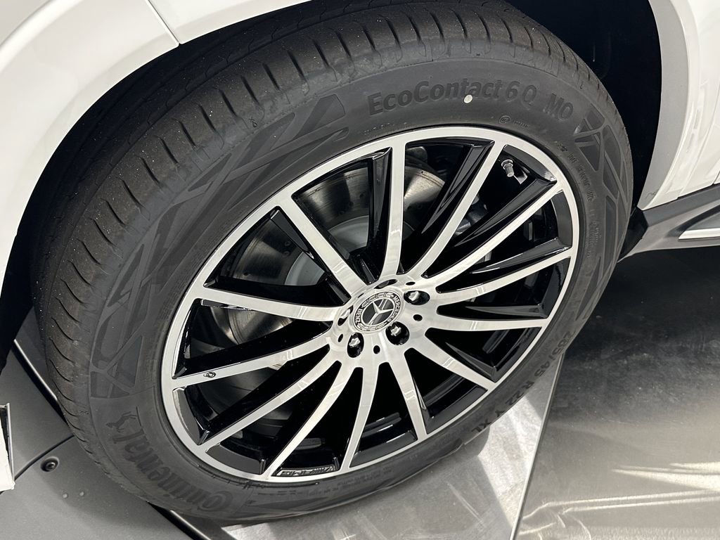 New 2026 Mercedes-Benz GLS 580 4MATIC image 13
