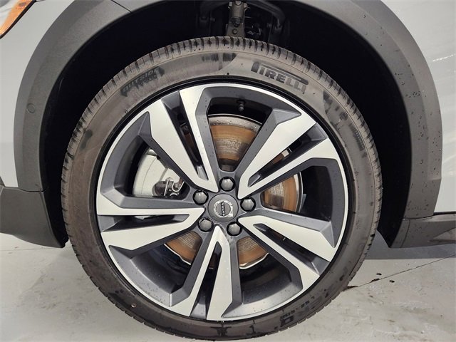 New 2026 Volvo V60 B5 Cross Country Plus w/ Protection Package Premier image 8