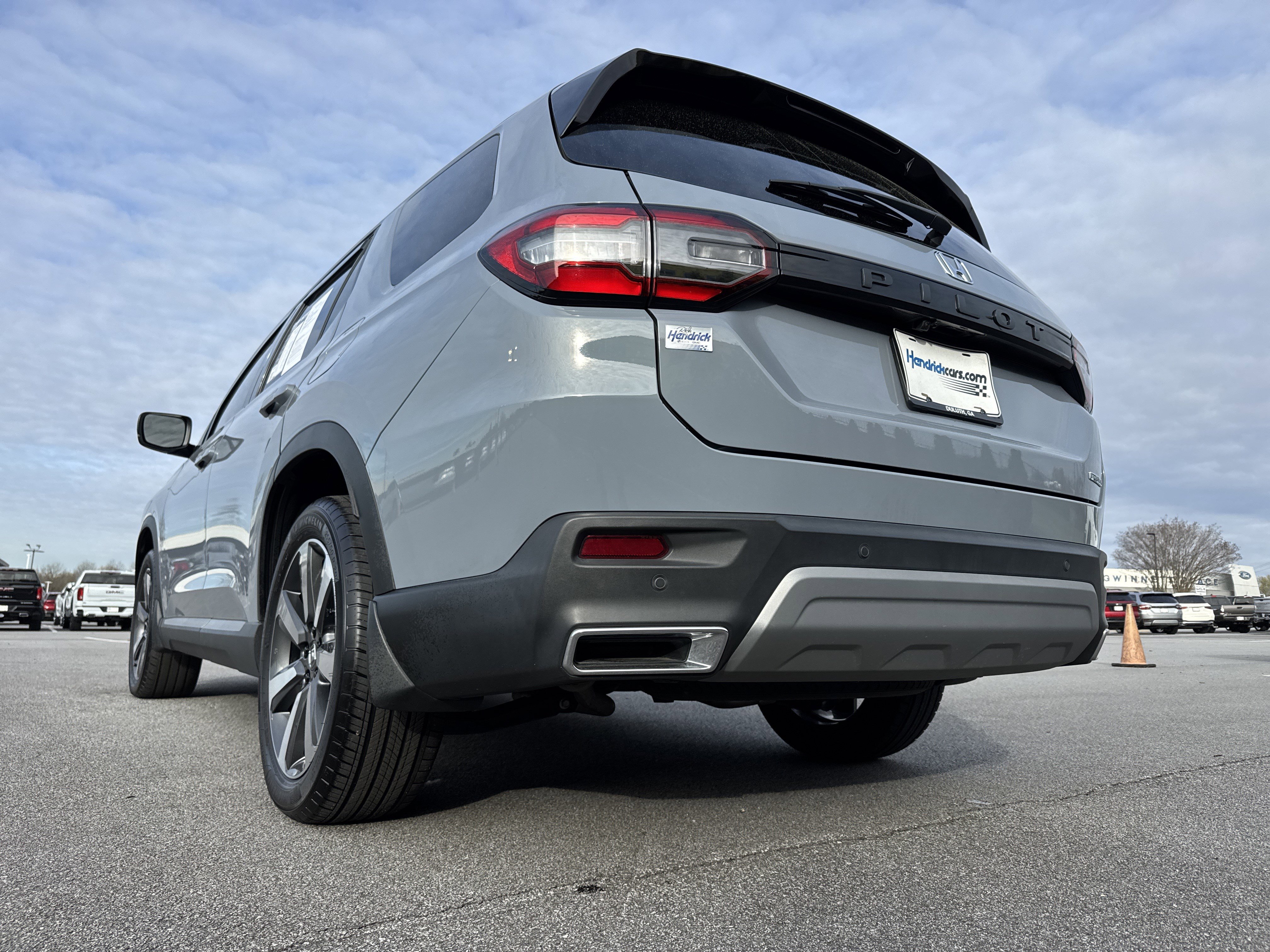 Used 2025 Honda Pilot Touring image 8