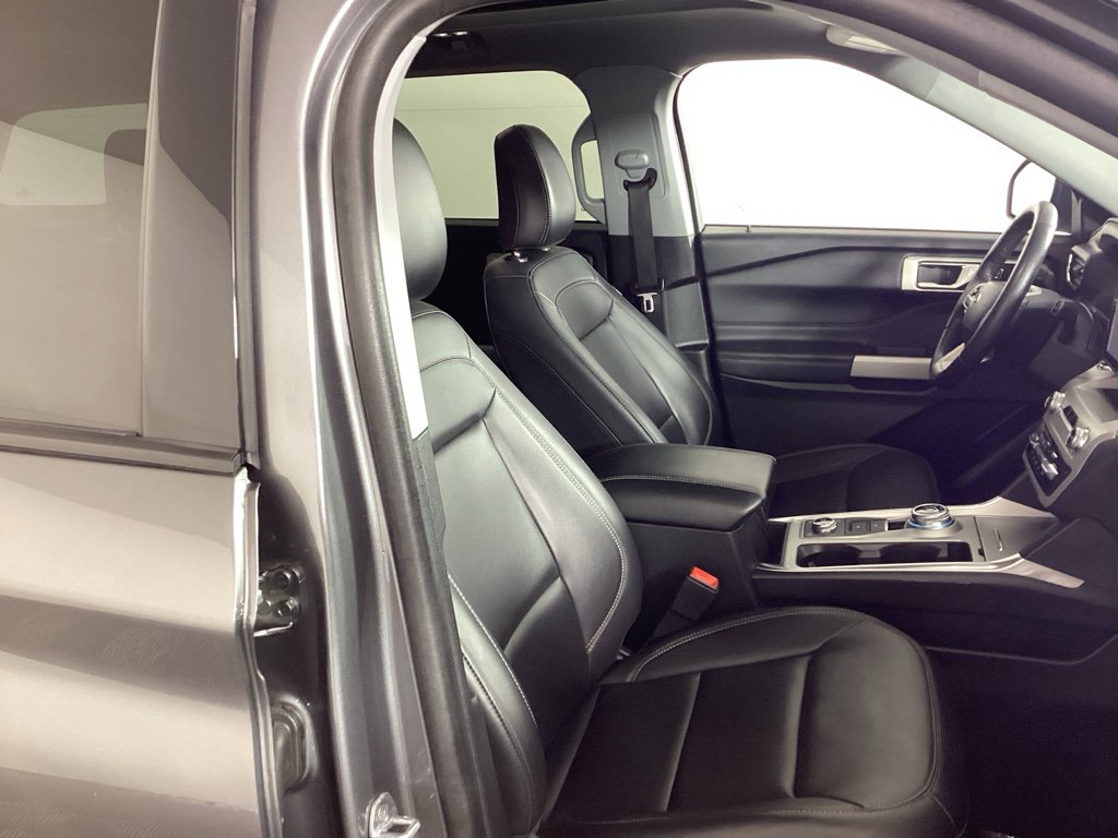 Used 2023 Ford Explorer XLT w/ Equipment Group 202A image 8