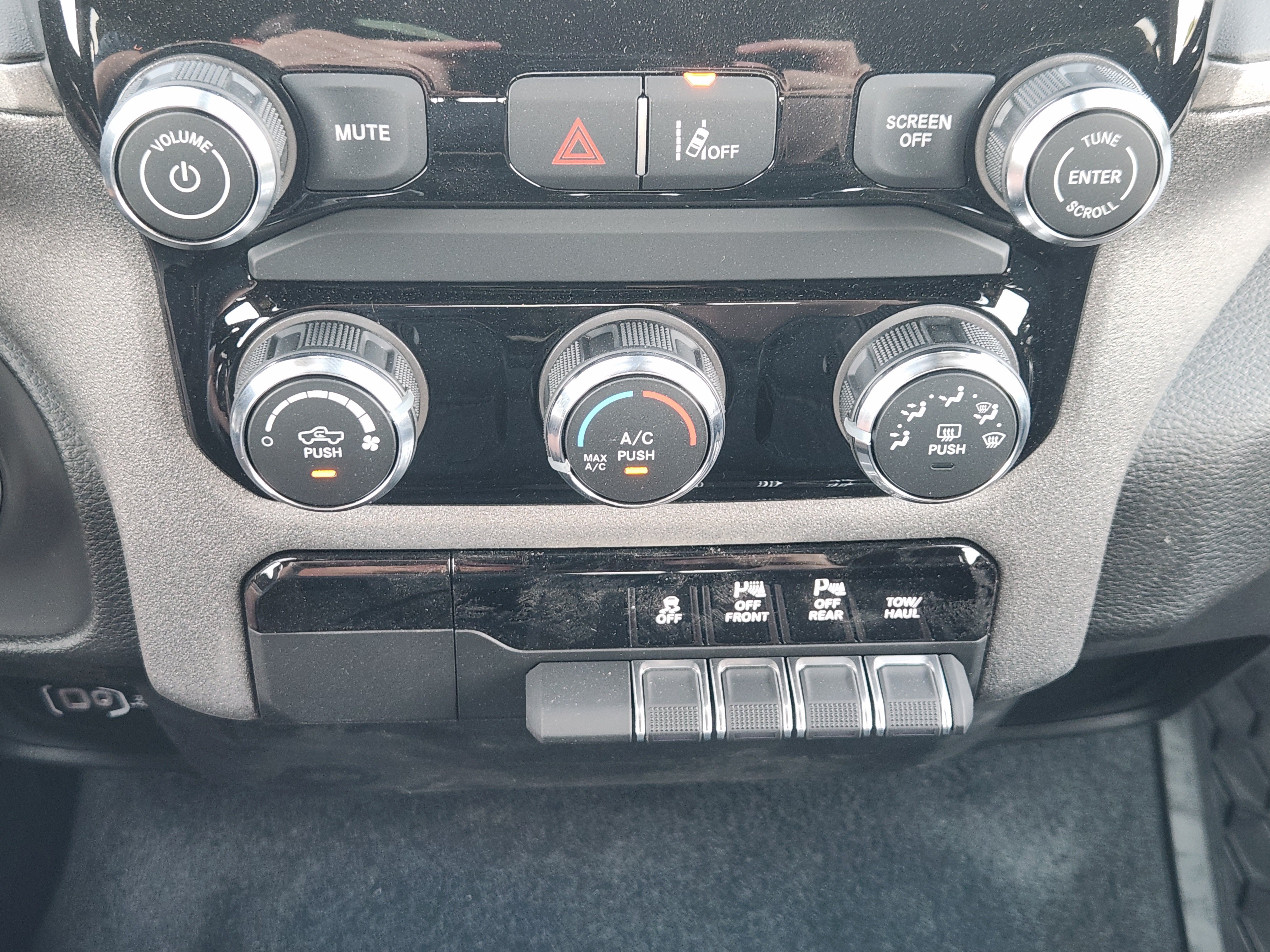 New 2026 RAM 1500 Express AWD/4WD image 14