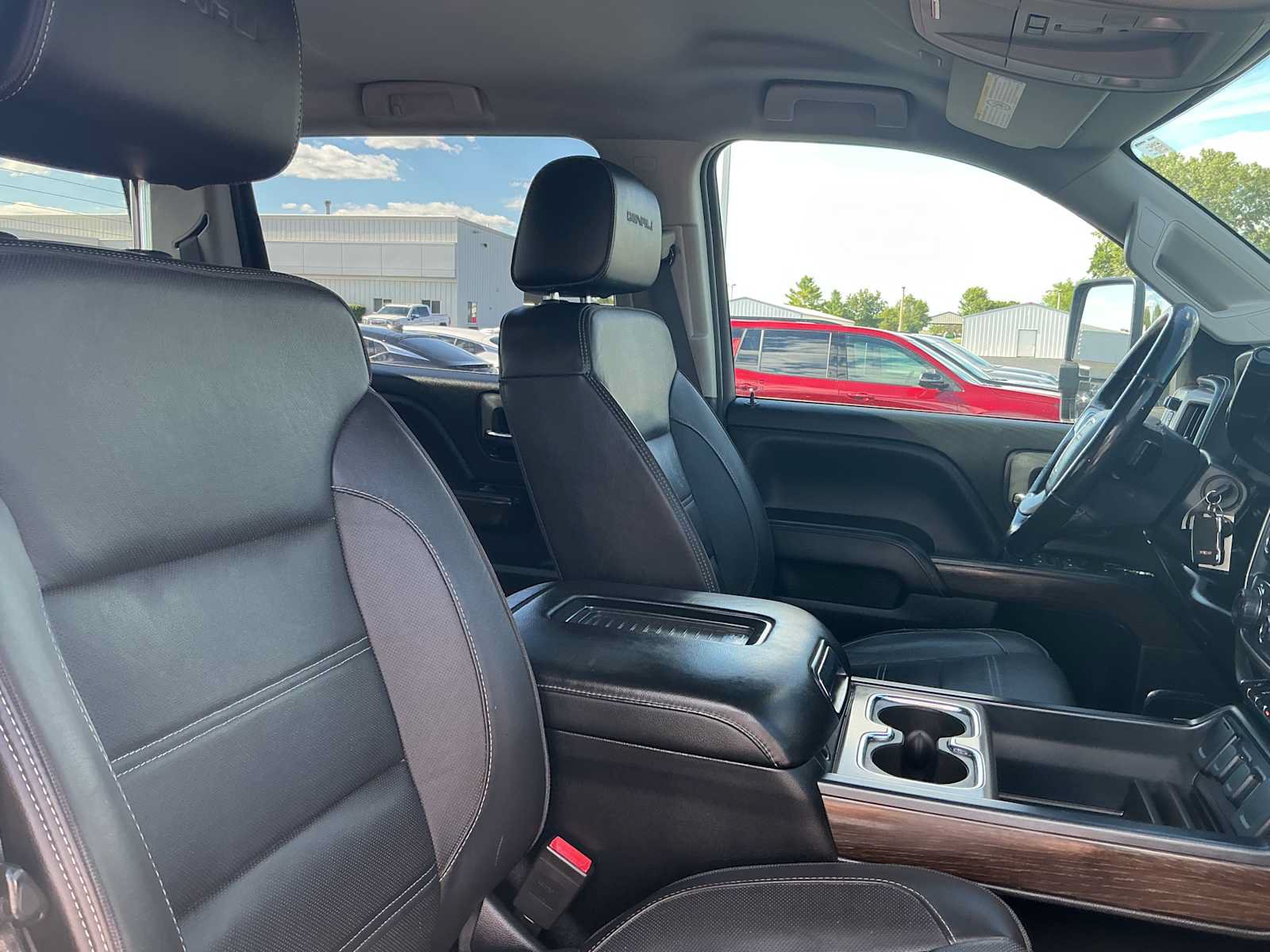 Used 2018 GMC Sierra 2500 Denali w/ Duramax Plus Package AWD/4WD image 27