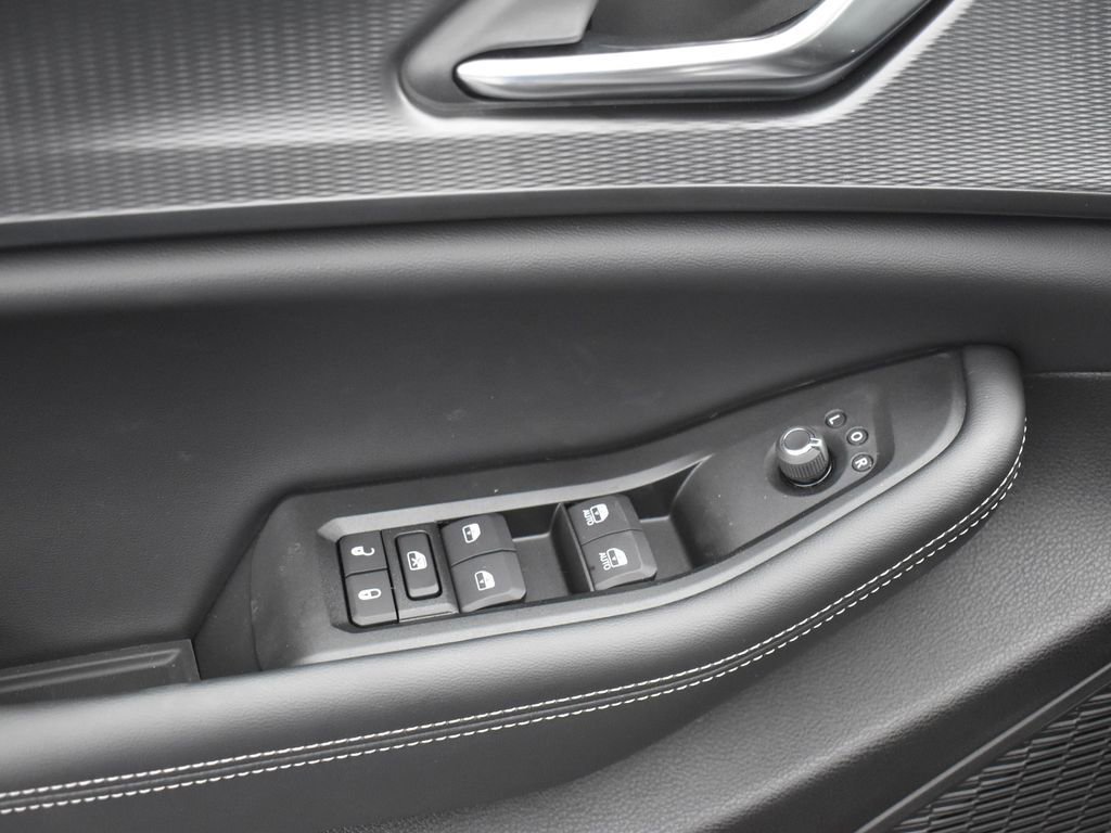 Used 2025 Jeep Grand Cherokee L Altitude image 17