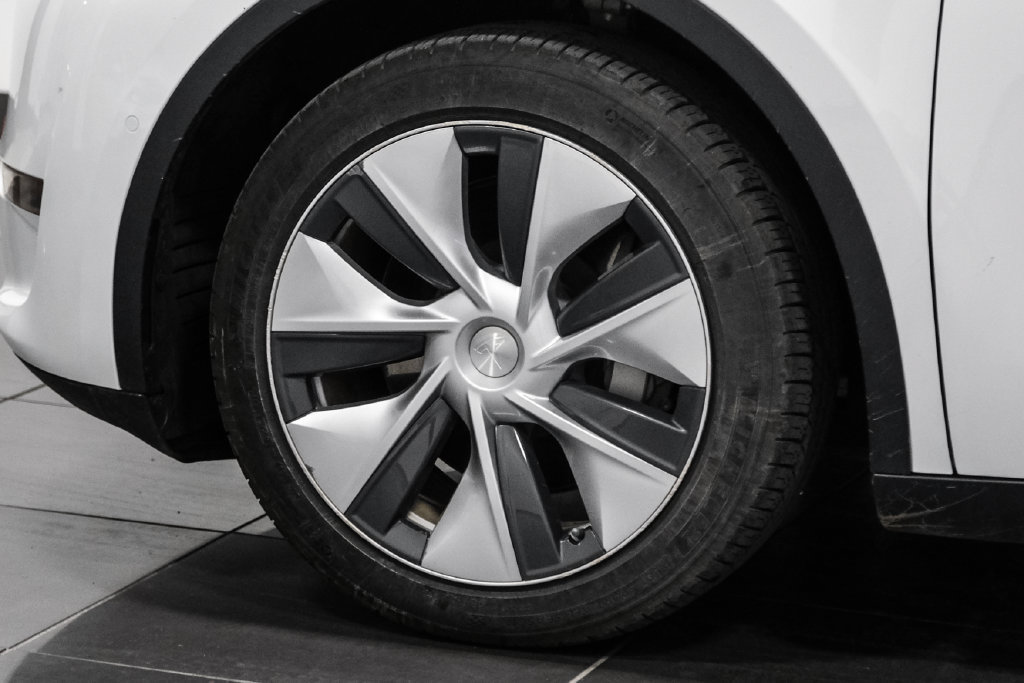 Used 2021 Tesla Model Y Long Range AWD/4WD image 45