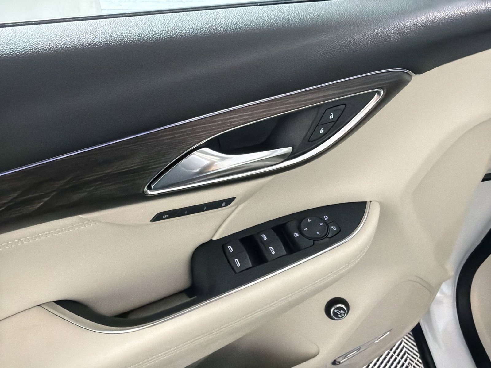 Used 2023 Buick Envision Avenir AWD/4WD image 15