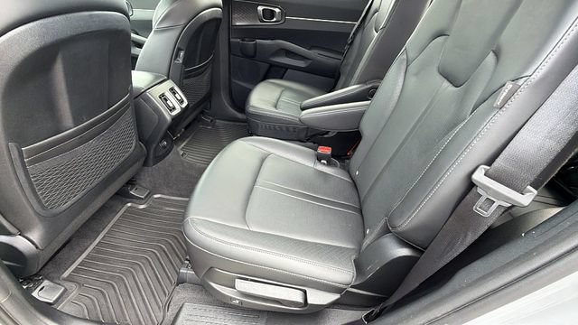 Used 2025 Kia Sorento EX w/ Panoramic Sunroof Package AWD/4WD image 16