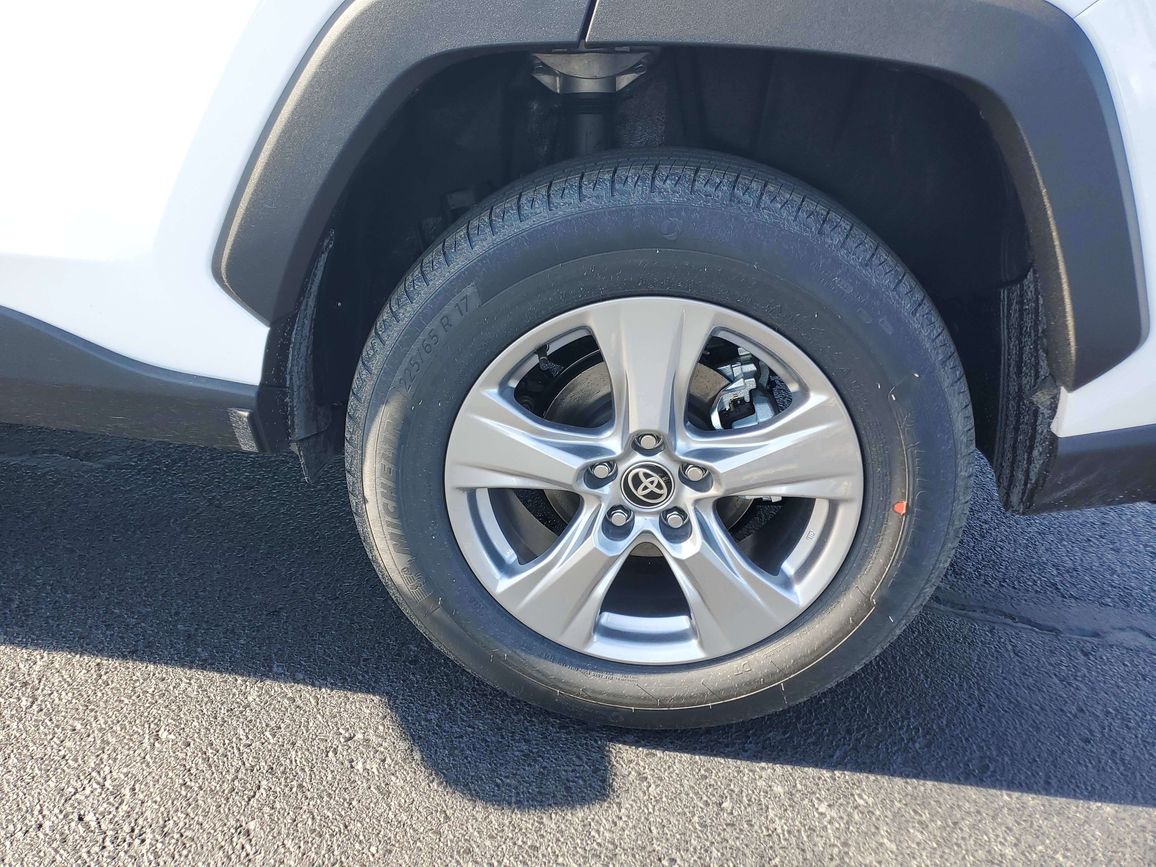 Used 2025 Toyota RAV4 XLE image 9