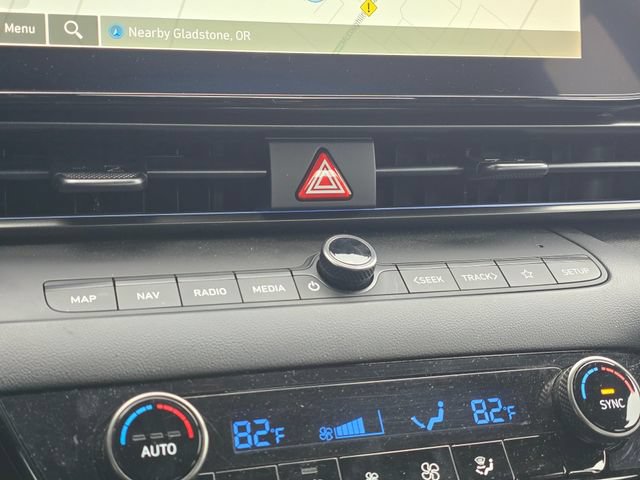 Certified 2025 Hyundai Elantra SEL FWD image 30