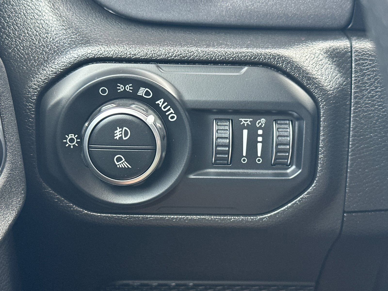 Used 2022 Jeep Gladiator Mojave AWD/4WD image 32