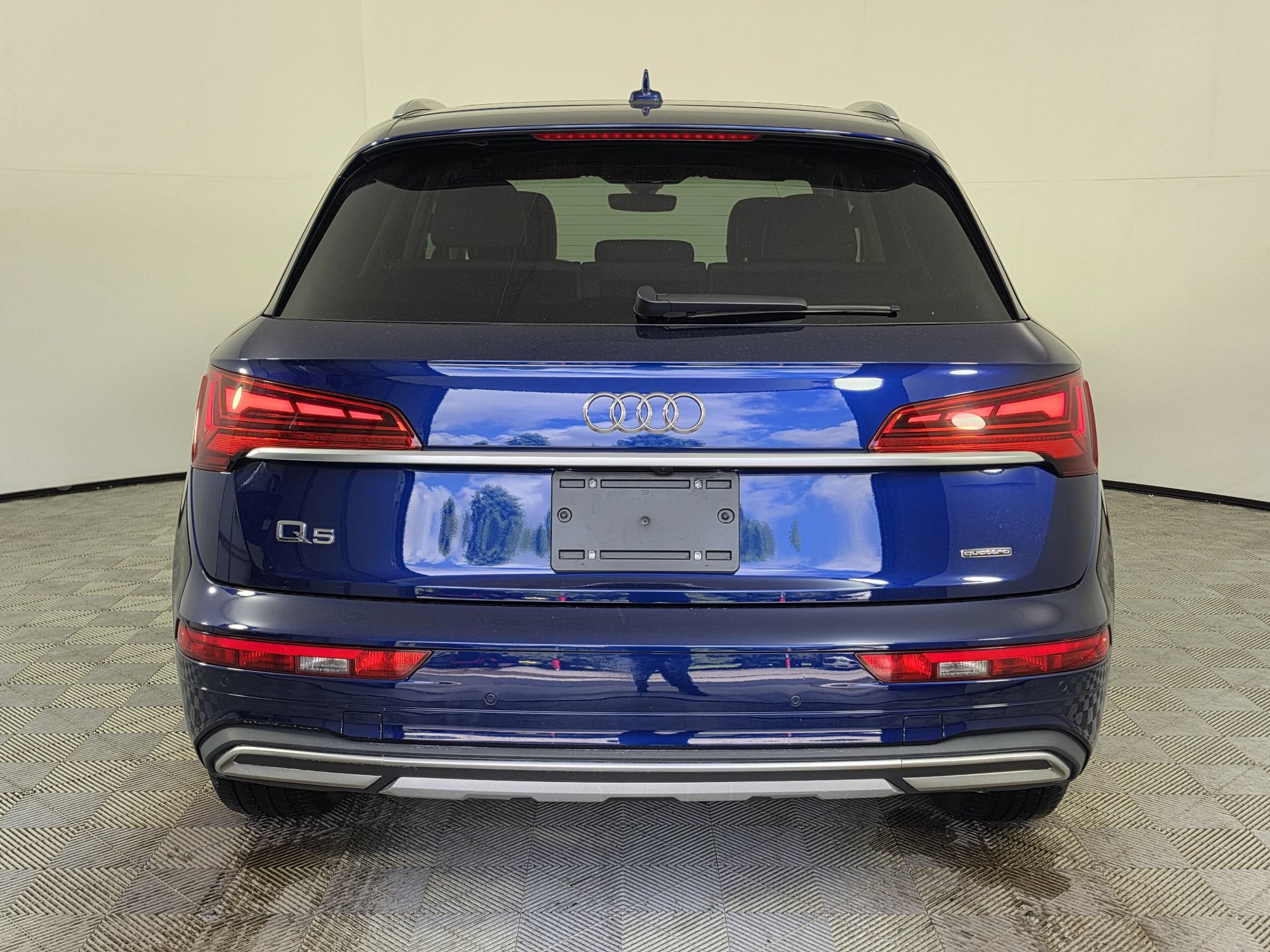 Used 2024 Audi Q5 Premium w/ Convenience Package AWD/4WD image 6