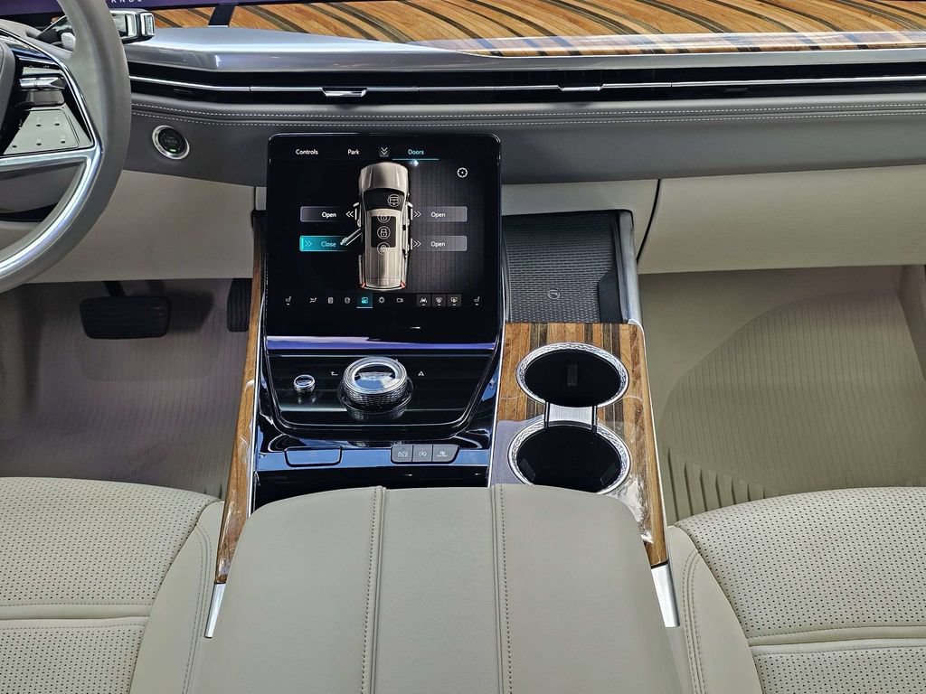 Certified 2025 Cadillac Escalade ESV Sport Platinum w/ LPO, Floor Liner Package AWD/4WD image 21