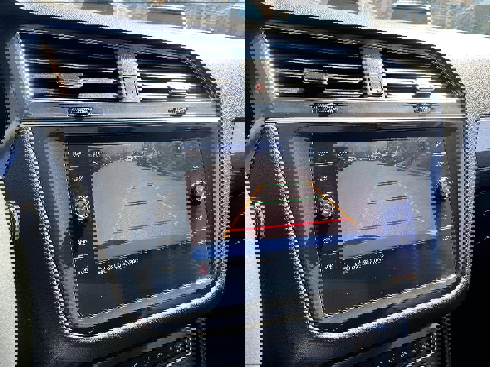 Used 2020 Volkswagen Tiguan SE AWD/4WD image 19