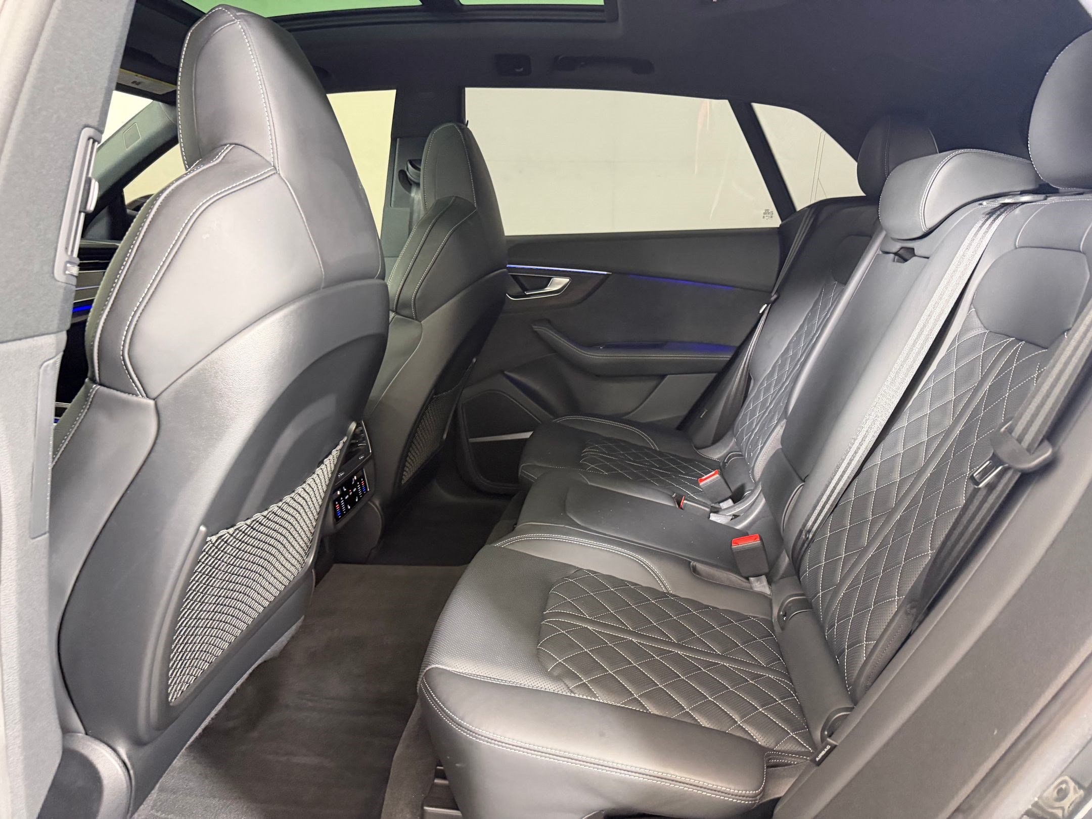 Used 2022 Audi SQ8 Prestige AWD/4WD image 23