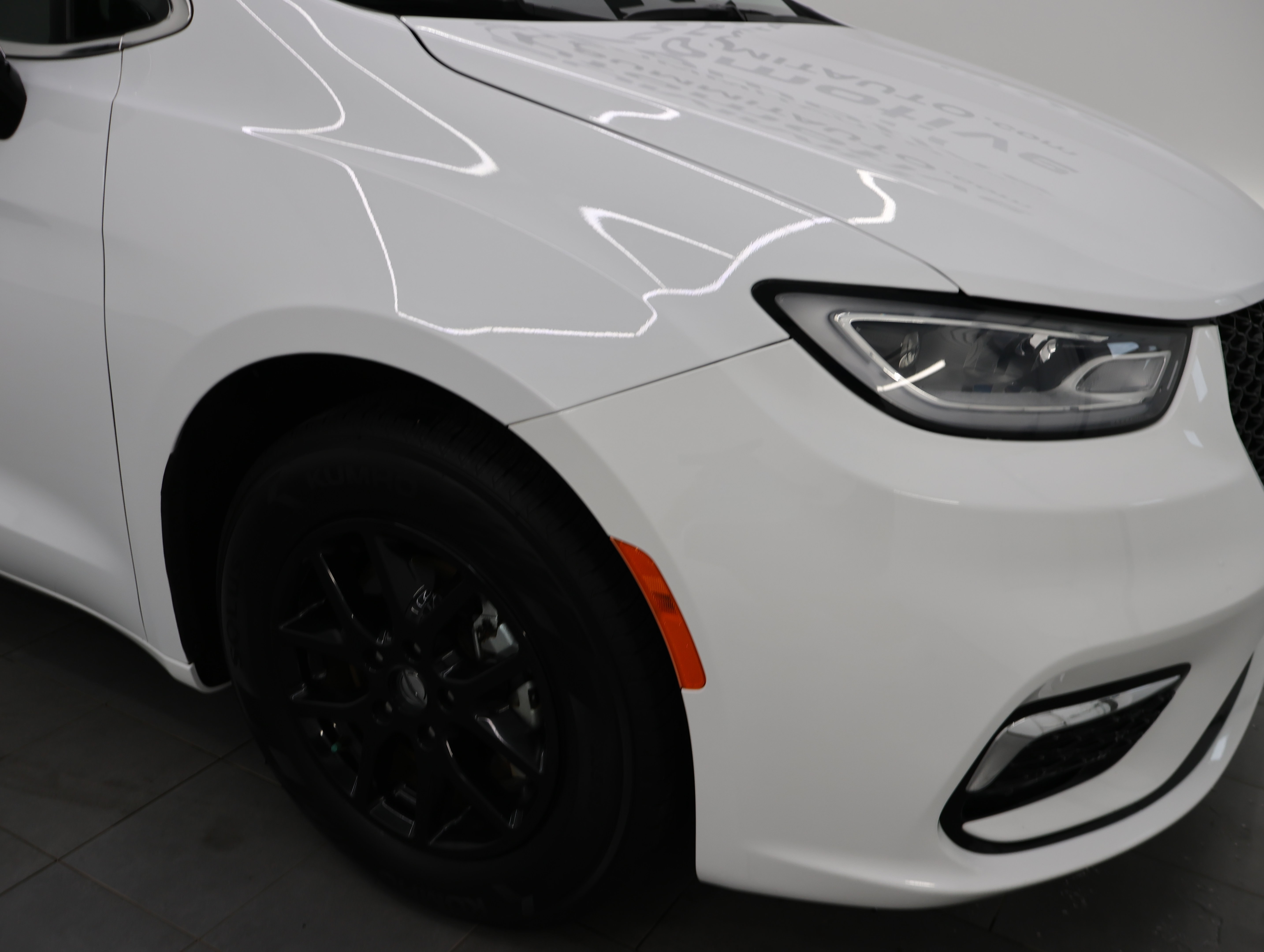 Used 2024 Chrysler Pacifica Touring-L FWD image 23