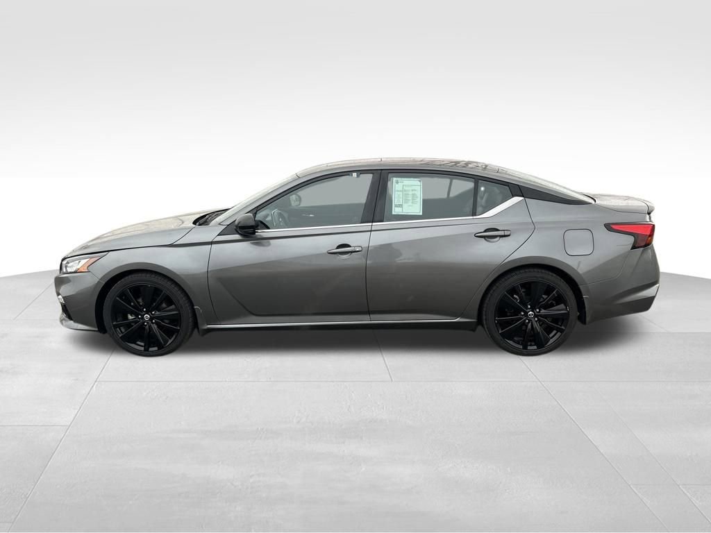 Used 2022 Nissan Altima 2.5 SR w/ Midnight Edition Package image 2