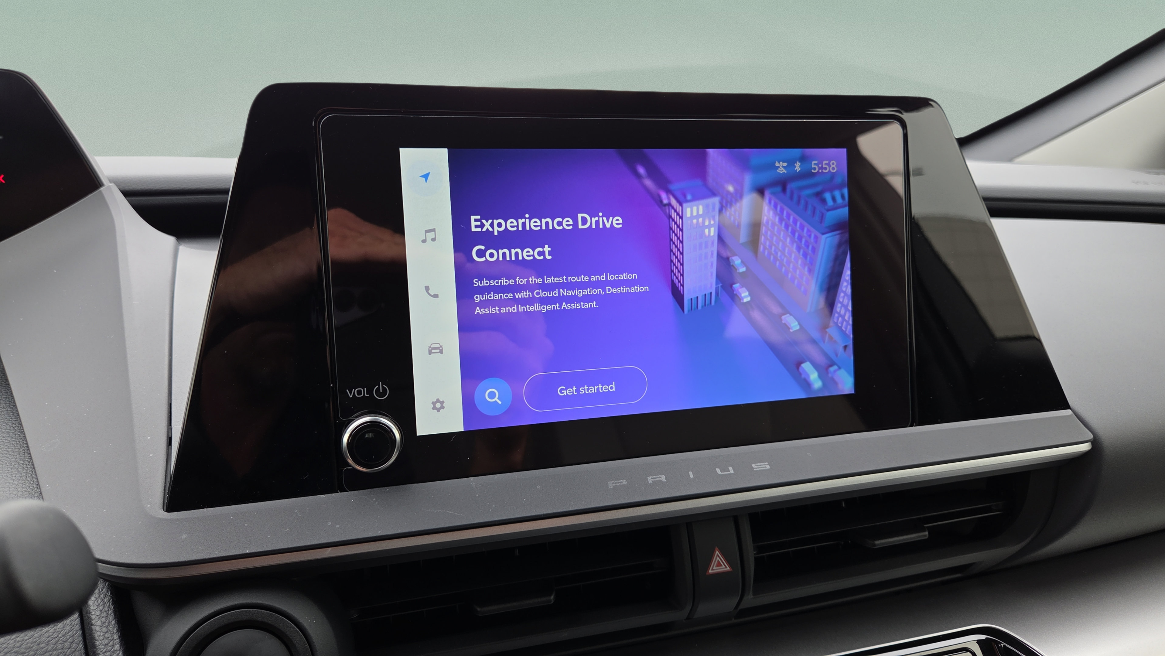 Certified 2025 Toyota Prius LE FWD image 22