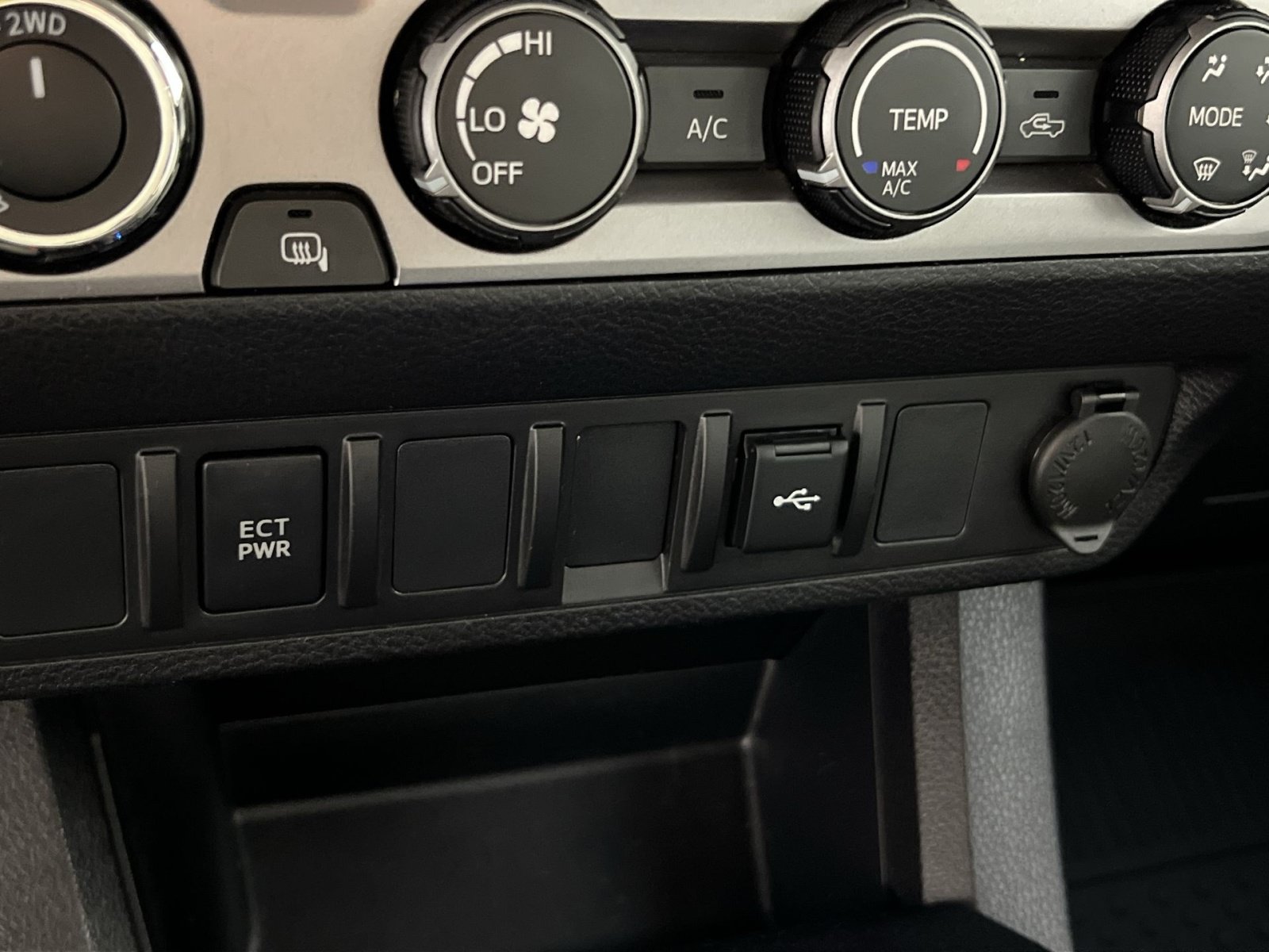 Used 2023 Toyota Tacoma SR w/ SR Convenience Package AWD/4WD image 31