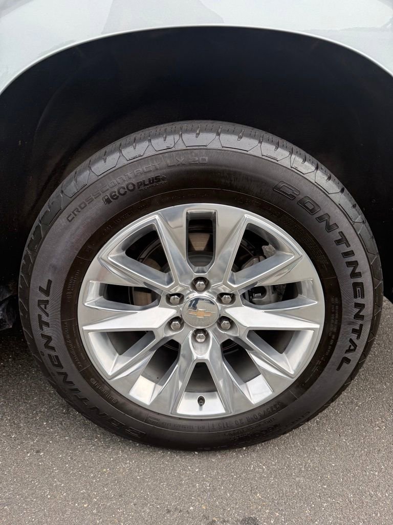 Used 2025 Chevrolet Suburban Premier AWD/4WD image 25