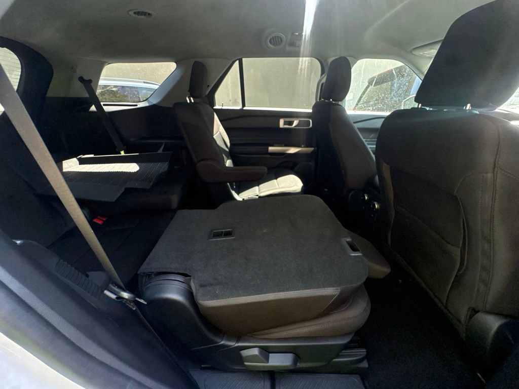 Used 2023 Ford Explorer XLT AWD/4WD image 8