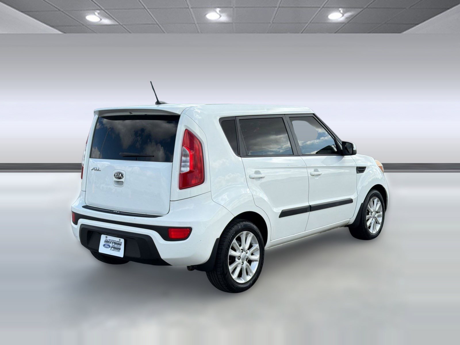 Used 2013 Kia Soul + FWD image 9