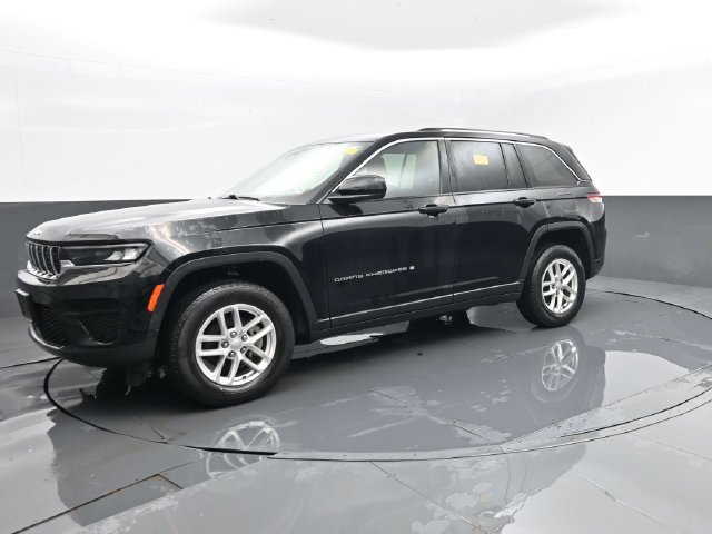 Used 2023 Jeep Grand Cherokee Laredo w/ Luxury Tech Group I AWD/4WD image 1
