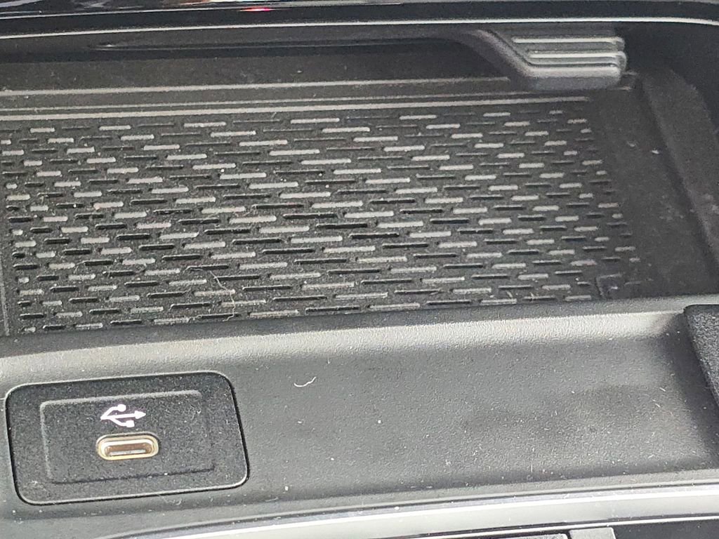 Used 2026 Mercedes-Benz GLB 250 4MATIC image 33