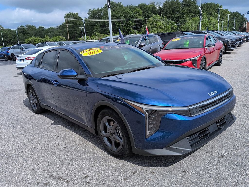 Used 2025 Kia K4 FWD image 1