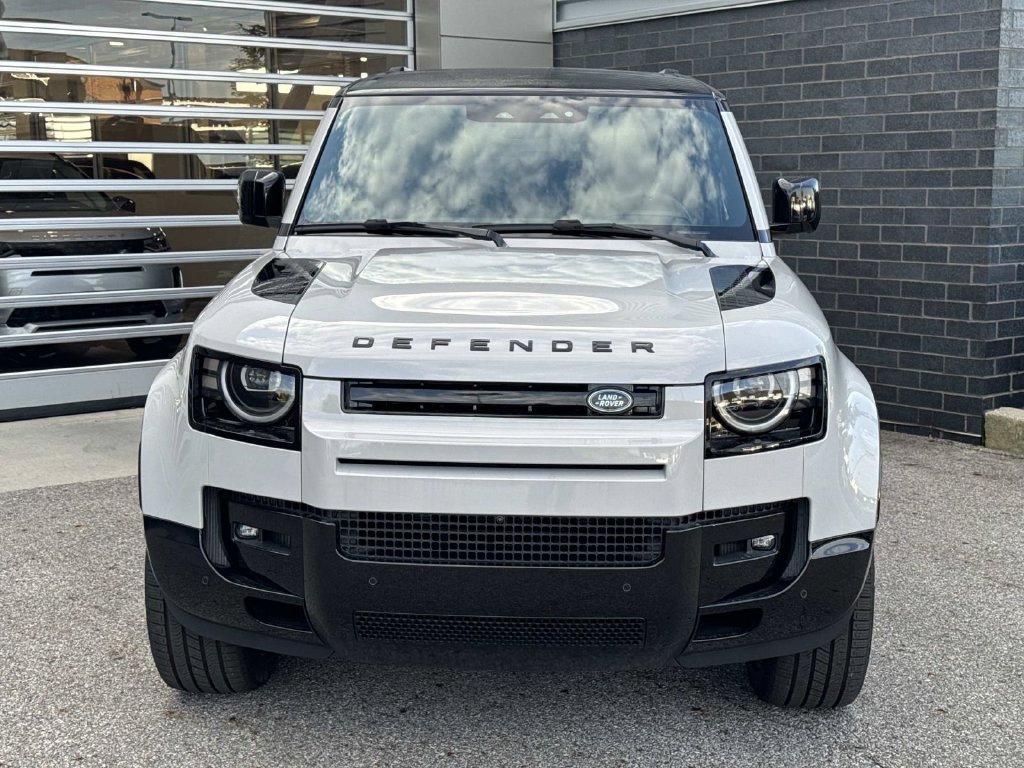 New 2026 Land Rover Defender 110 X-Dynamic SE AWD/4WD image 2